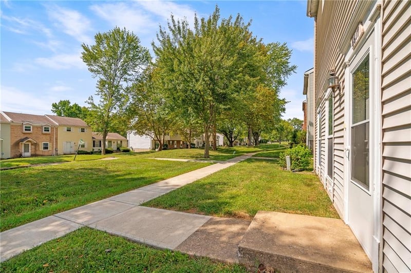 6617 E 128th St, Grandview, MO 64030