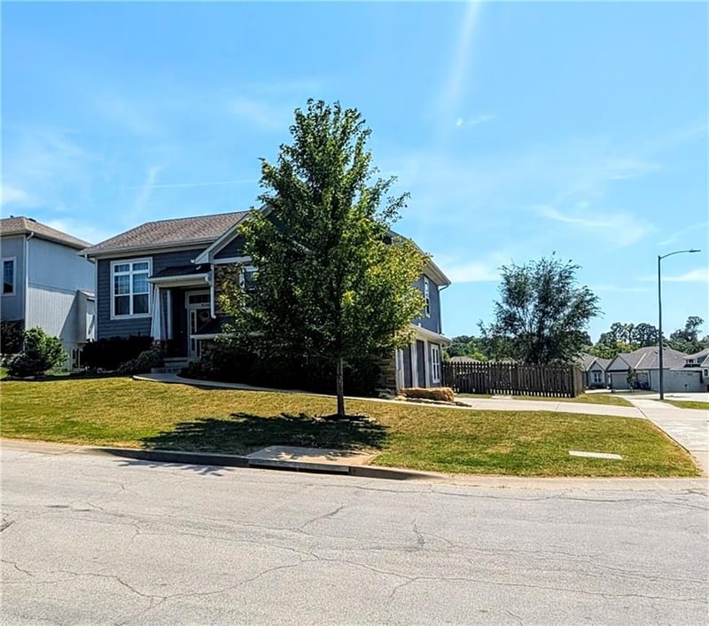 31565 W 85th St, De Soto, KS 66018