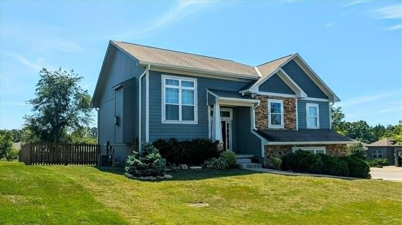 31565 W 85th St, De Soto, KS 66018