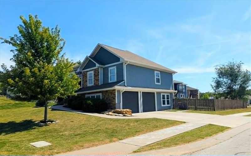 31565 W 85th St, De Soto, KS 66018