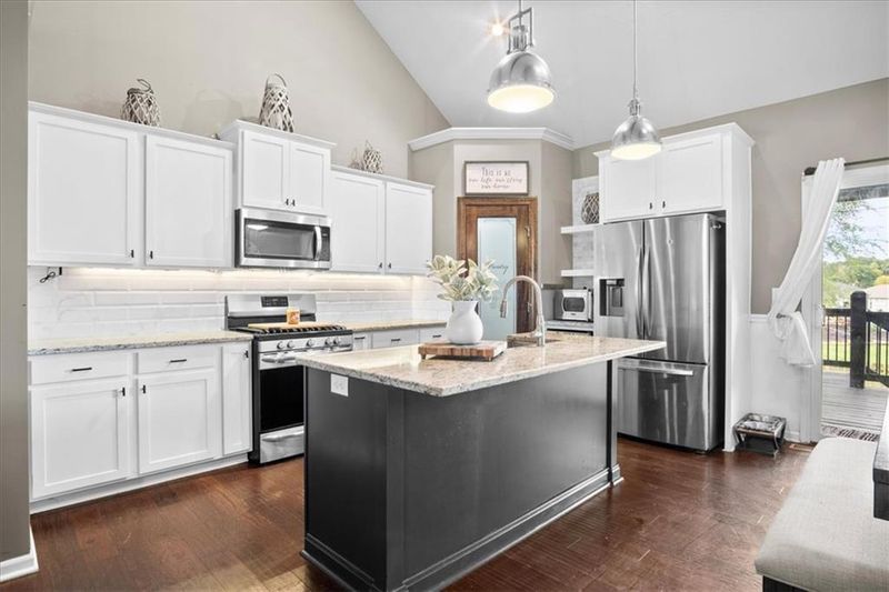31565 W 85th St, De Soto, KS 66018