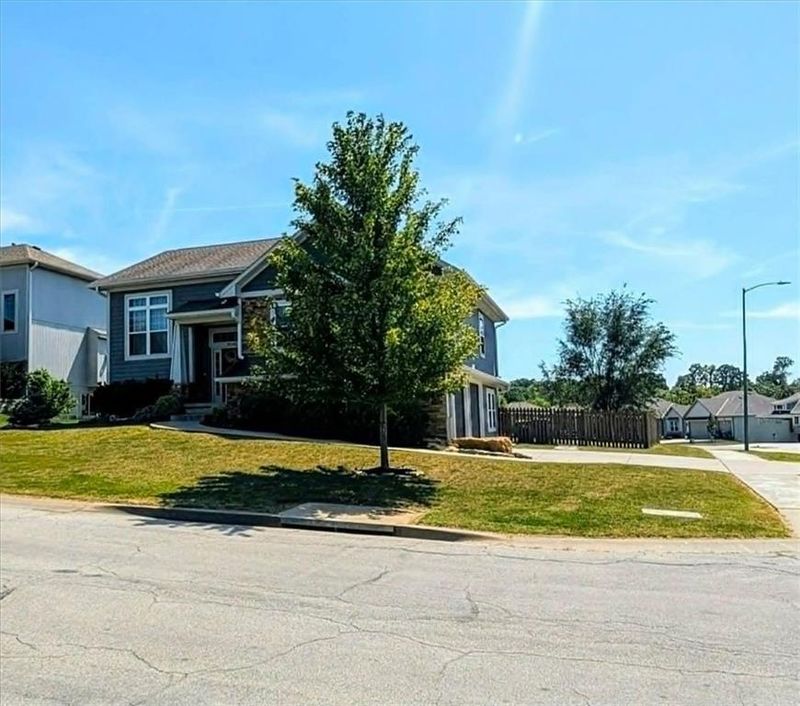 31565 W 85th St, De Soto, KS 66018