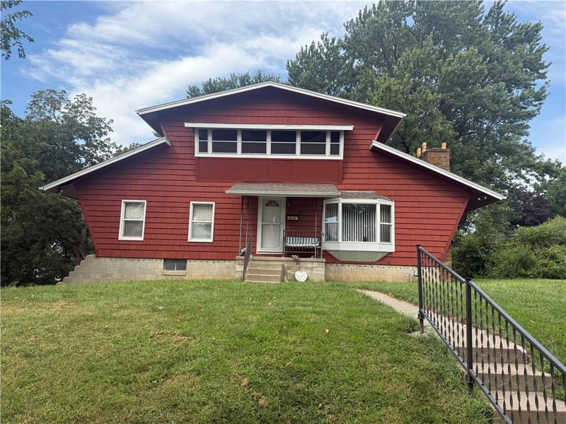 2504 Shirley Dr, St Joseph, MO 64503