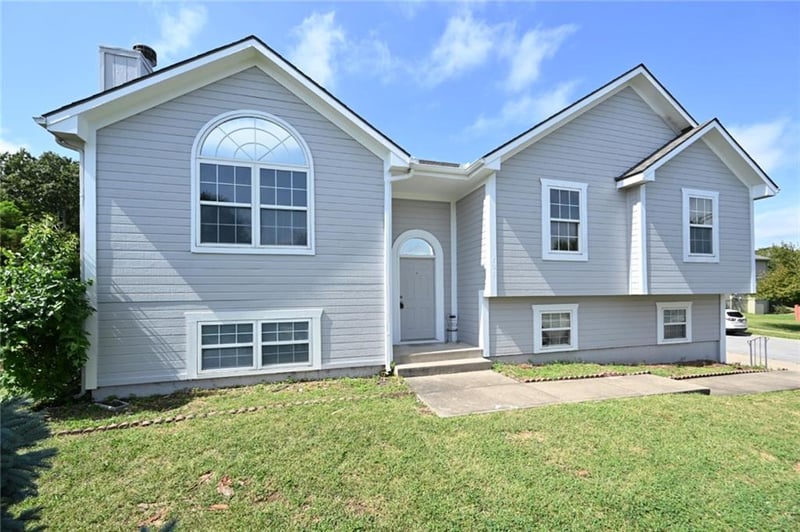 701 NW 51st Ter, Kansas City, MO 64118