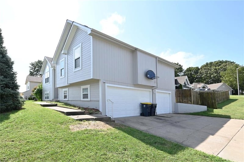 701 NW 51st Ter, Kansas City, MO 64118