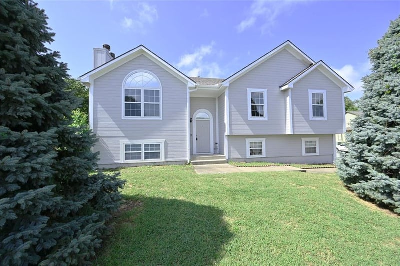 701 NW 51st Ter, Kansas City, MO 64118