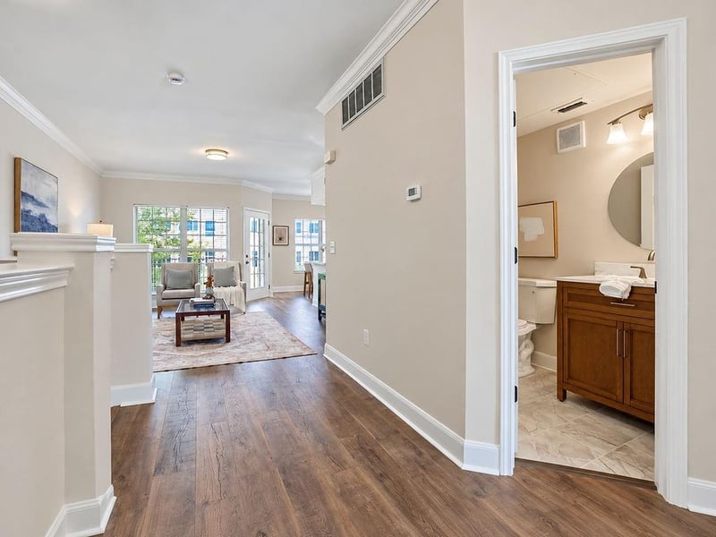 11607 Tomahawk Creek Pw #E, Leawood, KS 66211