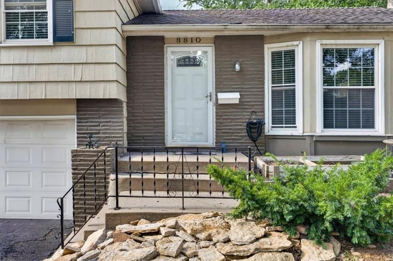 8810 W 72nd Ter, Merriam, KS 66204