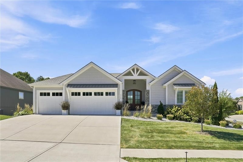 1210 Metfield Ln, Raymore, MO 64083