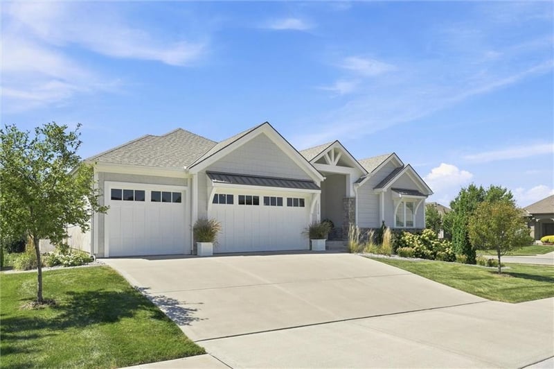 1210 Metfield Ln, Raymore, MO 64083
