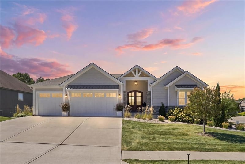 1210 Metfield Ln, Raymore, MO 64083
