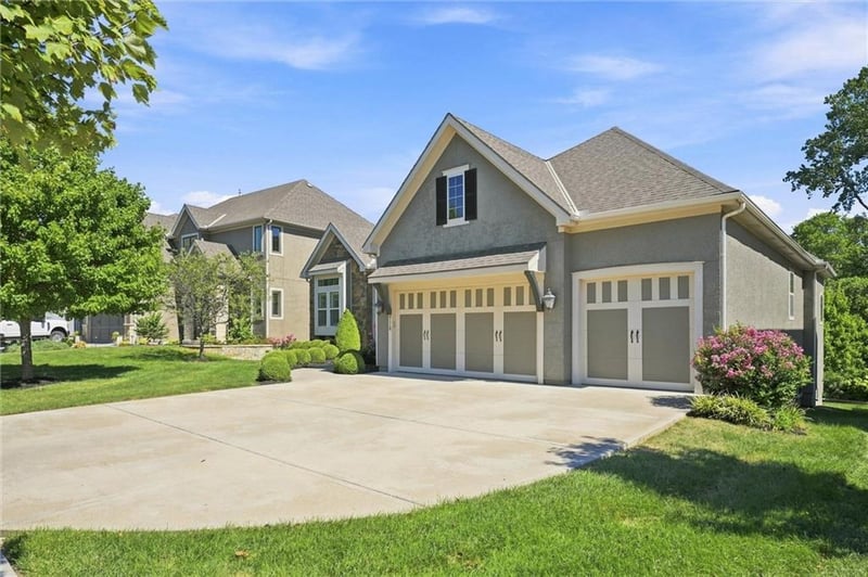 9118 W 178th Ter, Overland Park, KS 66013