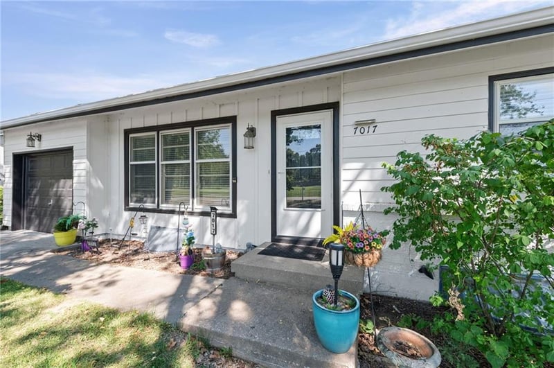7017 N Montrose Ave, Kansas City, MO 64151