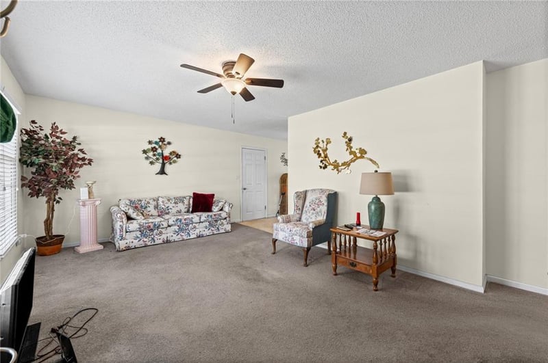 7017 N Montrose Ave, Kansas City, MO 64151