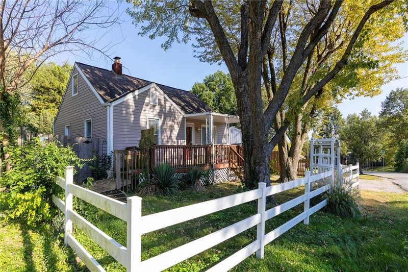 613 N Highland Dr, Independence, MO 64050