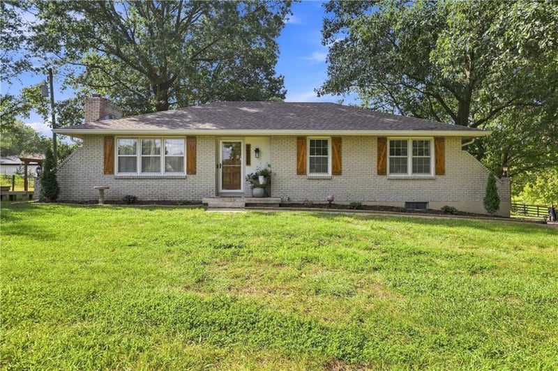 1550 SW Liggett Rd, Blue Springs, MO 64015