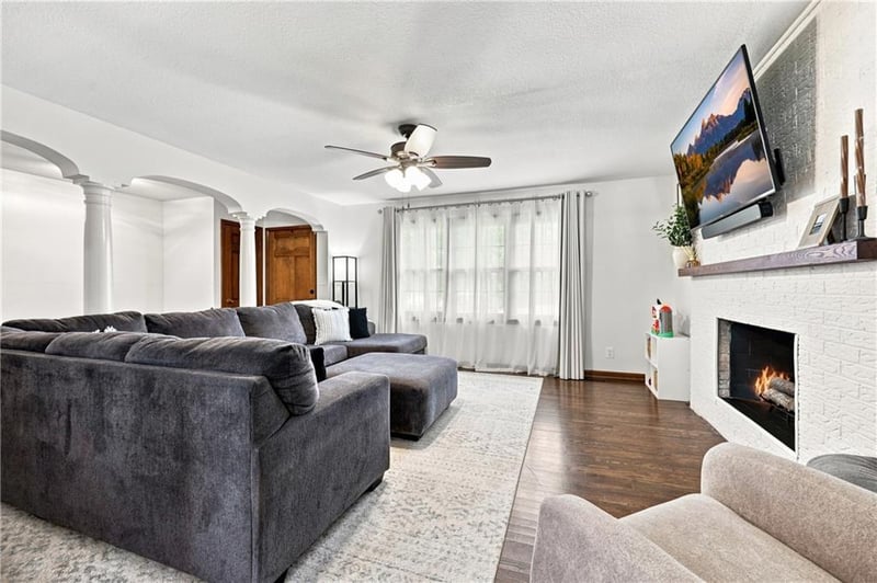 1550 SW Liggett Rd, Blue Springs, MO 64015