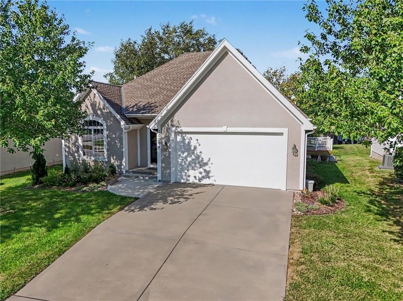 10004 N Arlington Ave, Kansas City, MO 64157