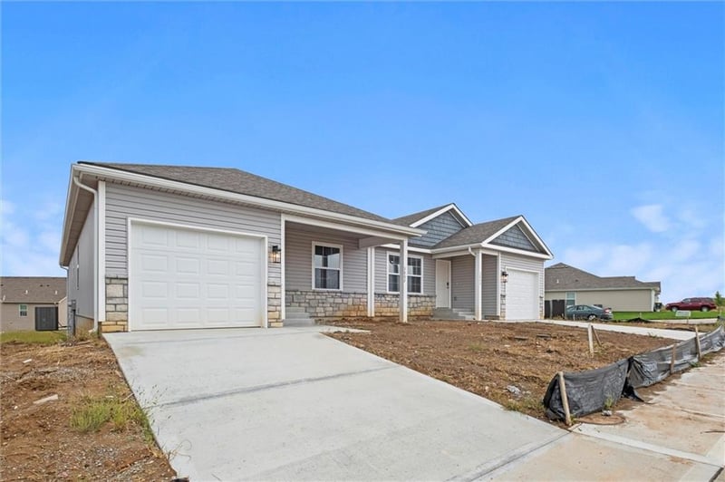 9301-9303 N Adrian Pl, Kansas City, MO 64154