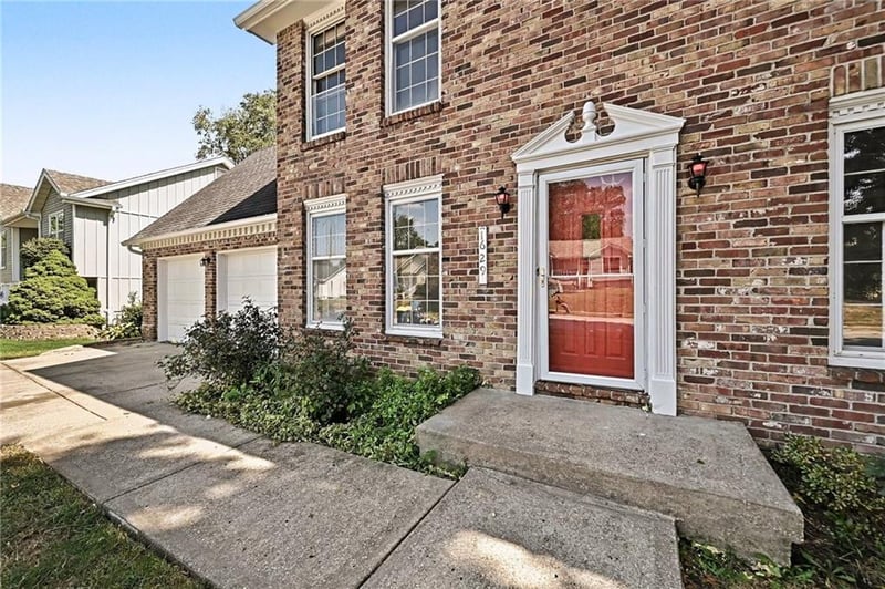 1629 Dunwich Dr, Liberty, MO 64068