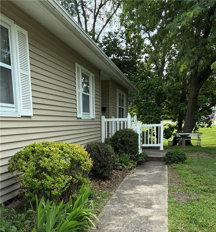 627 W Edwards St, Maryville, MO 64468