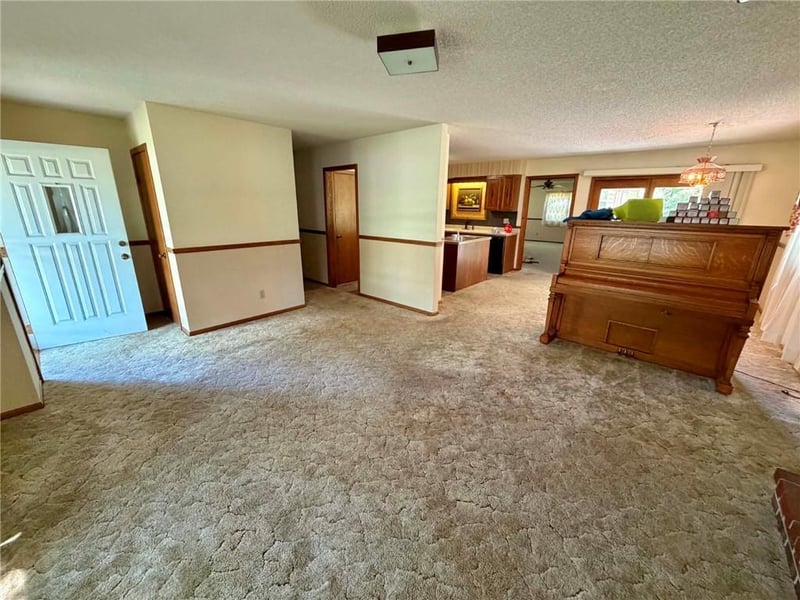 627 W Edwards St, Maryville, MO 64468