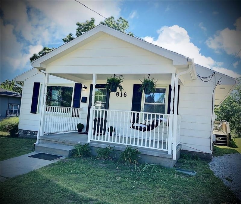816 S College St, Nevada, MO 64772
