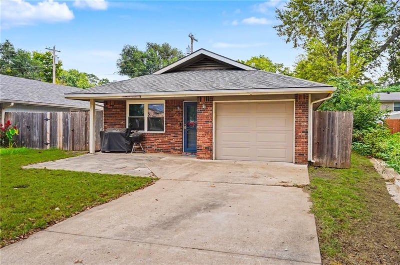 1014 Locust St, Eudora, KS 66025