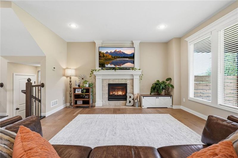 104 S Eastglen Dr, Raymore, MO 64083