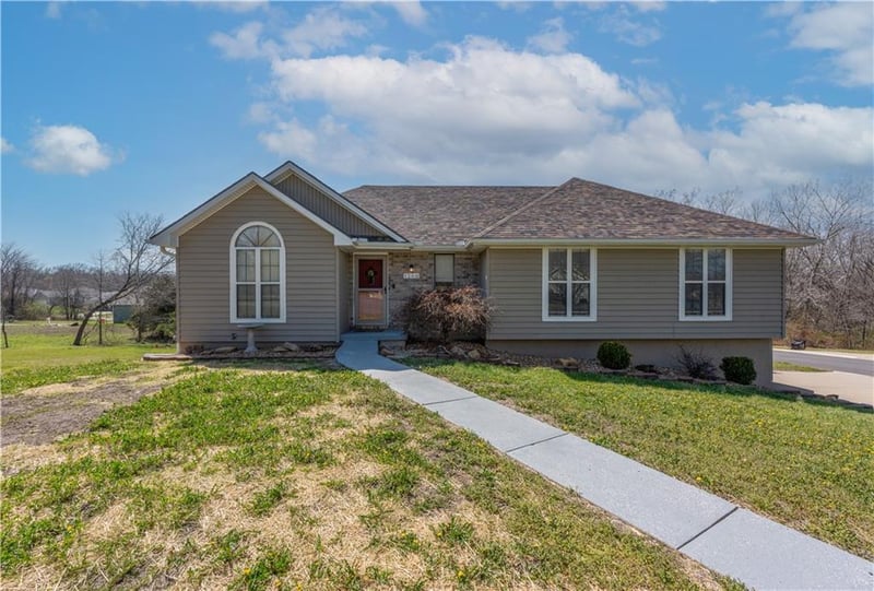 1208 Jennies Dr, Warrensburg, MO 64093