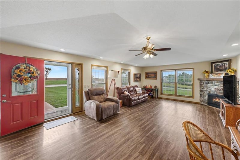10950 SE E Hw, Agency, MO 64401