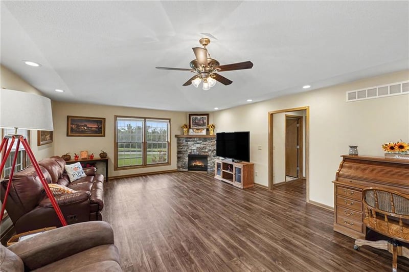 10950 SE E Hw, Agency, MO 64401