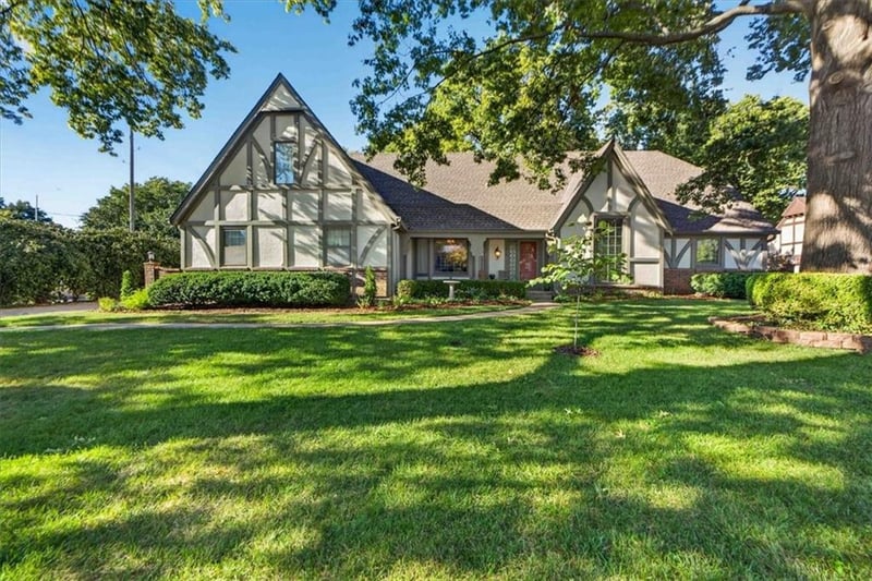 3516 W 101st Ter, Leawood, KS 66206