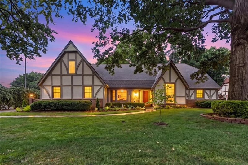 3516 W 101st Ter, Leawood, KS 66206