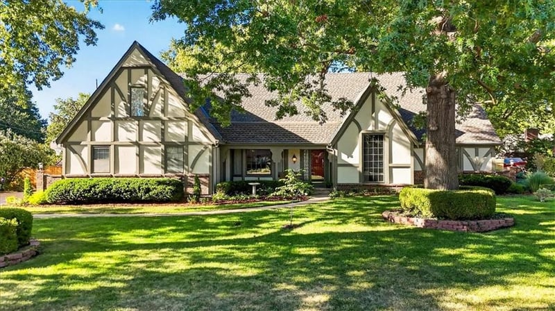 3516 W 101st Ter, Leawood, KS 66206