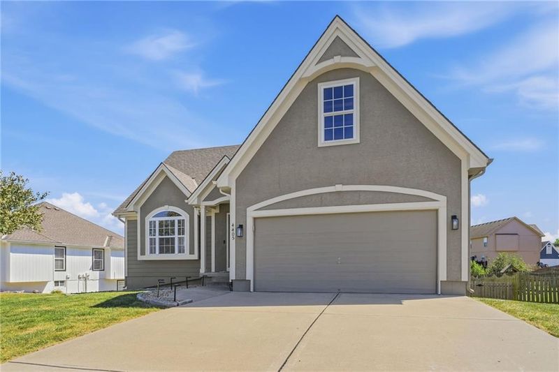 4405 SW Flintrock Dr, Lee's Summit, MO 64082