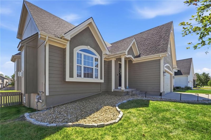 4405 SW Flintrock Dr, Lee's Summit, MO 64082
