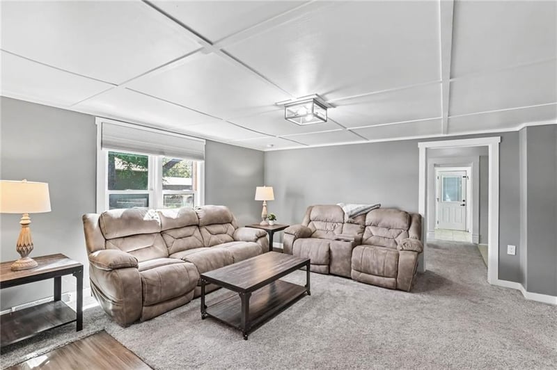 514 N Maple Ave, Smithville, MO 64089