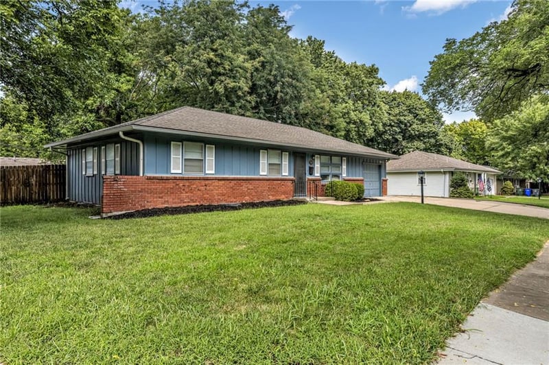 717 S Sunset Dr, Olathe, KS 66061