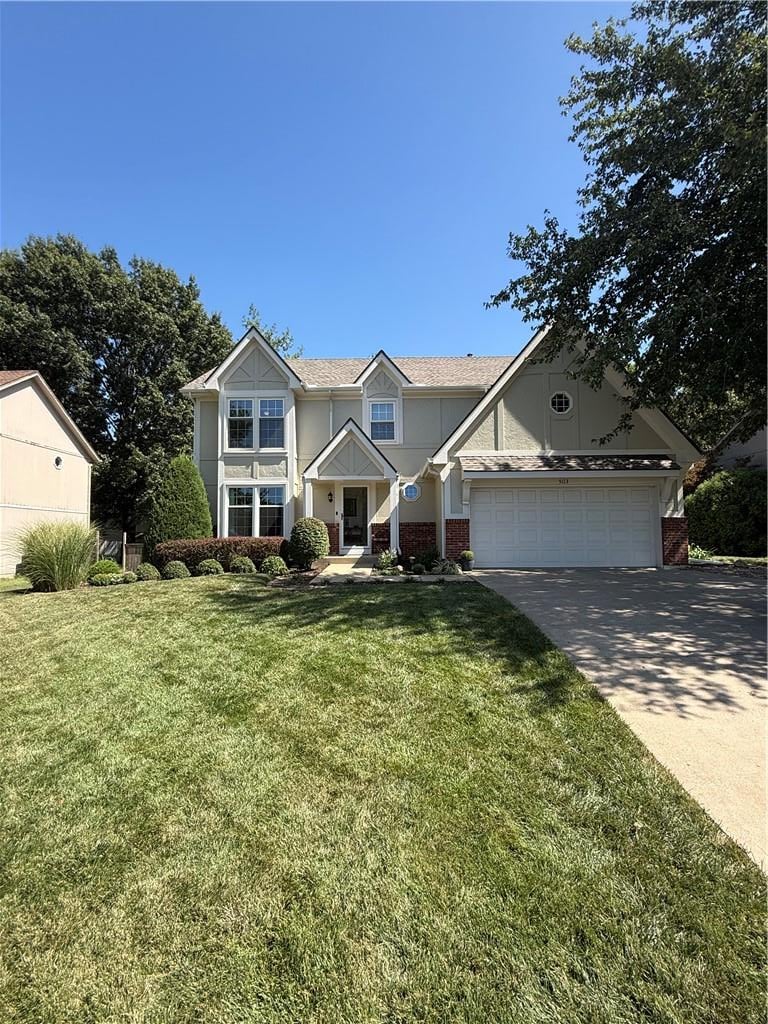 5113 Woodsonia Dr, Shawnee, KS 66226
