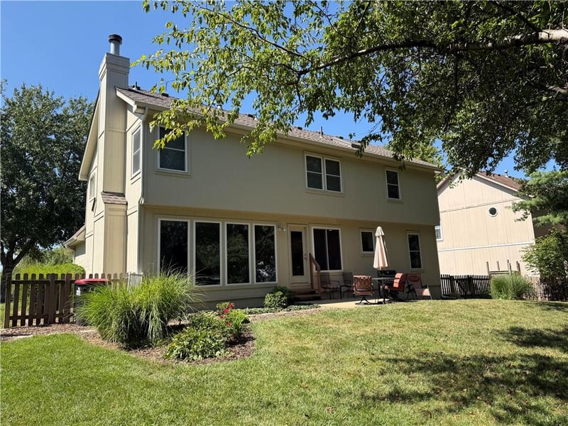 5113 Woodsonia Dr, Shawnee, KS 66226