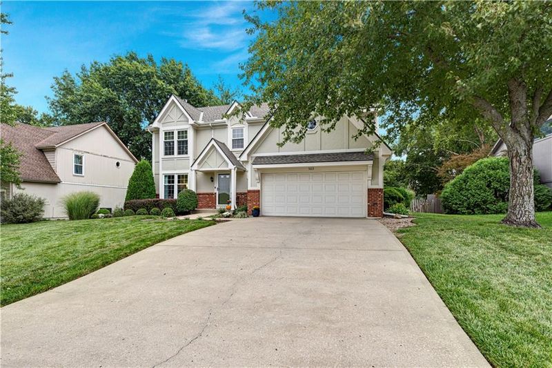 5113 Woodsonia Dr, Shawnee, KS 66226
