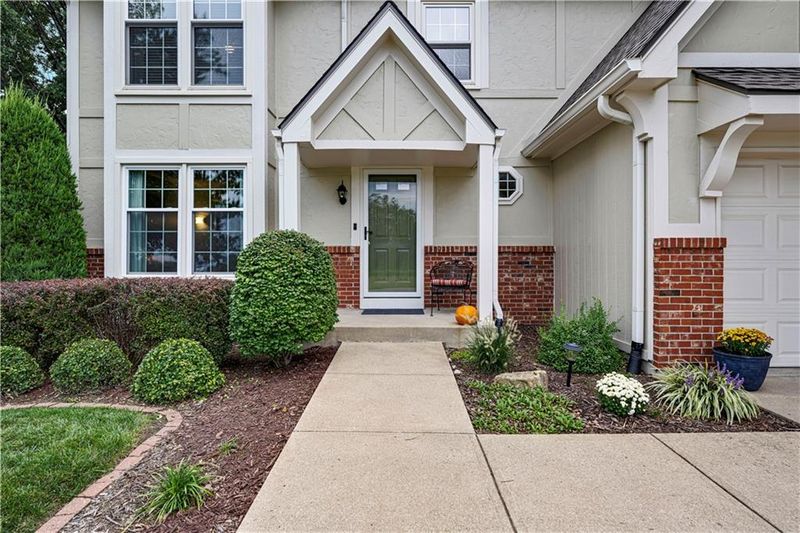 5113 Woodsonia Dr, Shawnee, KS 66226