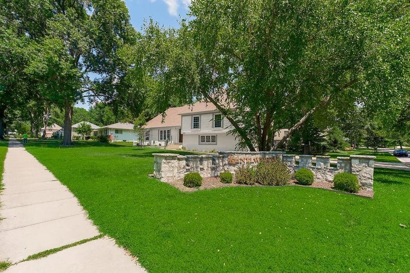 9209 Roe Ave, Prairie Village, KS 66207