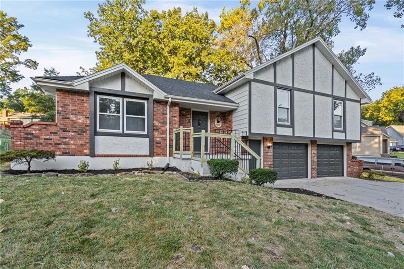 2800 S Cochise Dr, Independence, MO 64057