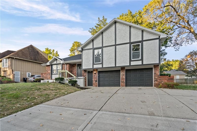 2800 S Cochise Dr, Independence, MO 64057