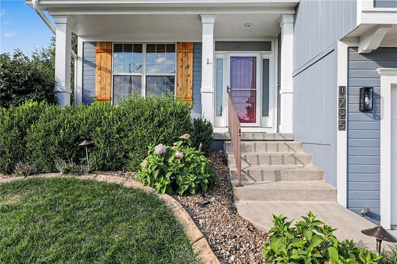 1705 NW 93rd St, Kansas City, MO 64155