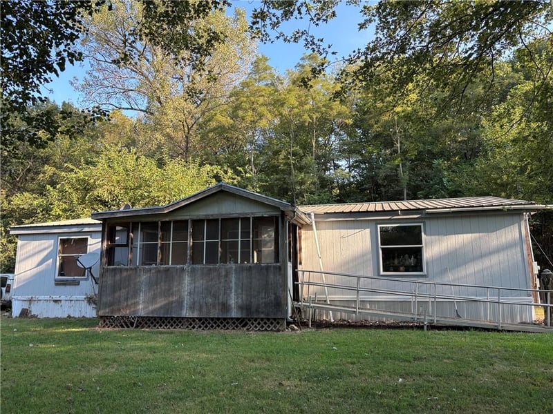 147 Monument Rd, Atchison, KS 66002