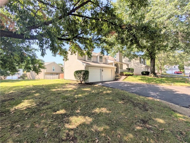 12836 W 108th St, Overland Park, KS 66210