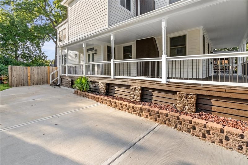 3530 Kenwood Ave, Kansas City, MO 64109